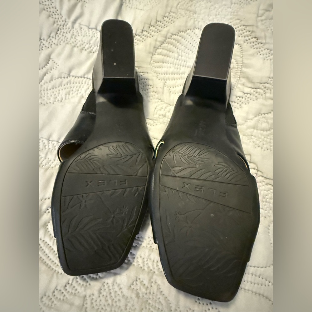 Life Stride Black Open-Toe Slingback Sandals - Picture 2 of 5